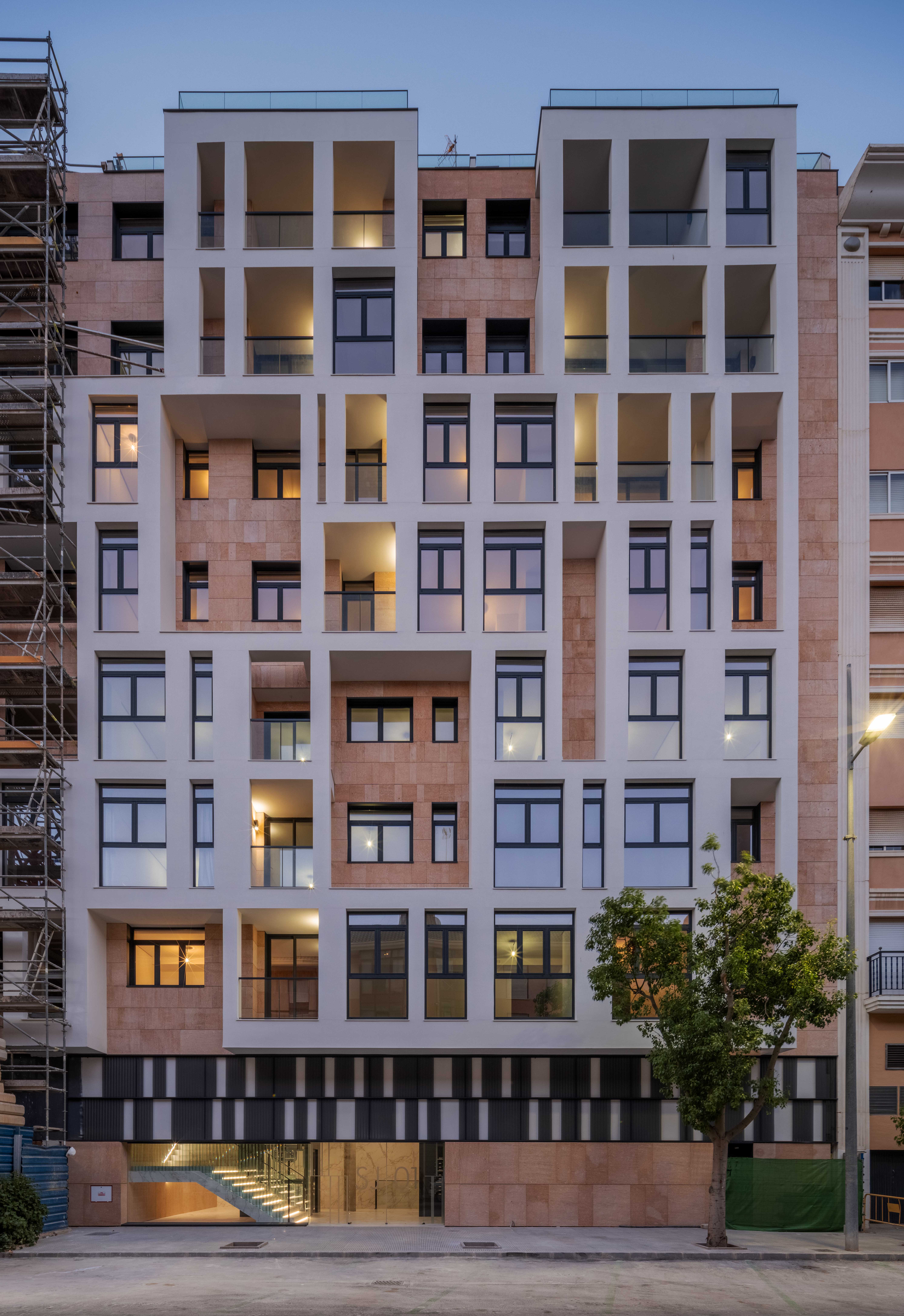 23086_001DFR.jpg